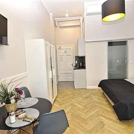 Wroclaw City Apartments شقة